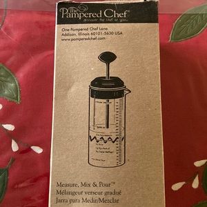 The Pampered Chef Measure, Mix, & Pour